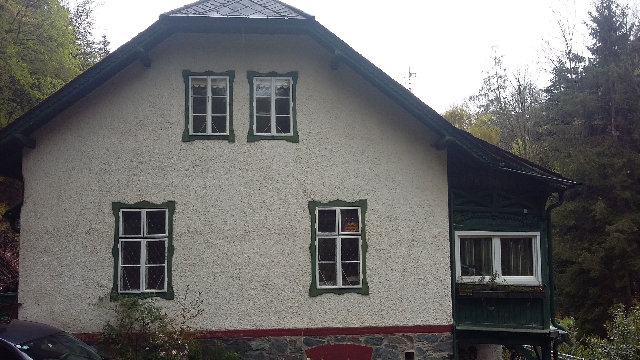 zukünftiges Villa-B&amp;B bei Wanderweg zum Kreuzberg